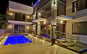 Luxsuites